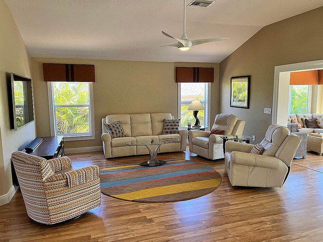 Additional photo 4 of property located at 1085 Alcove Loop