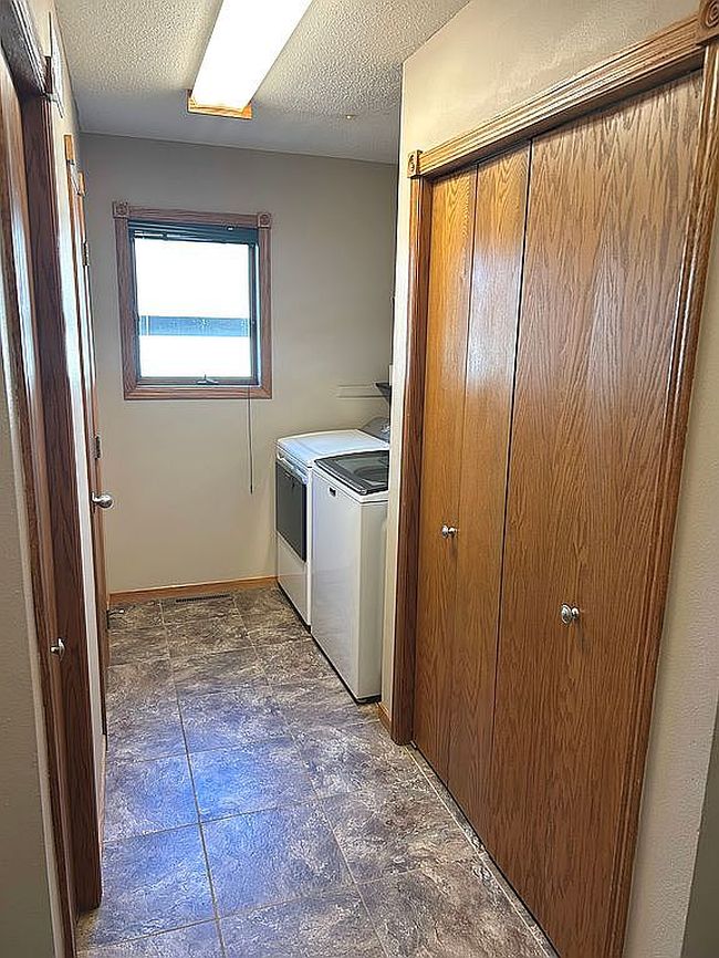 Image of 240 16th St Se