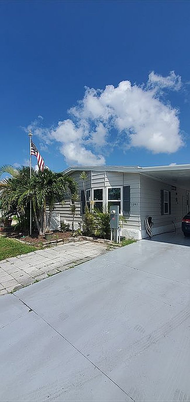 Photo of 1241 N Indies Cir, Venice, FL
