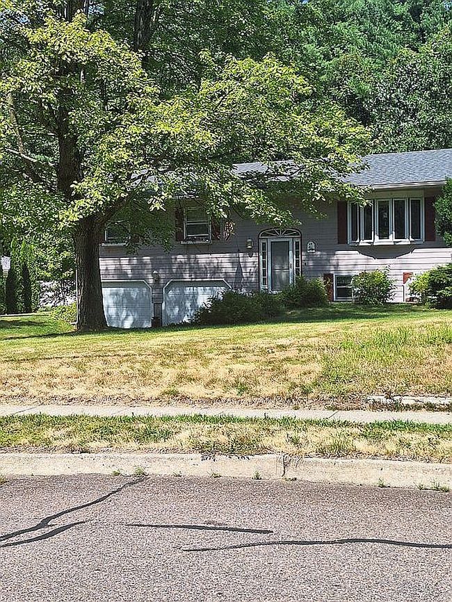 Photo of 10 Logwood Cir, Essex Jct, VT