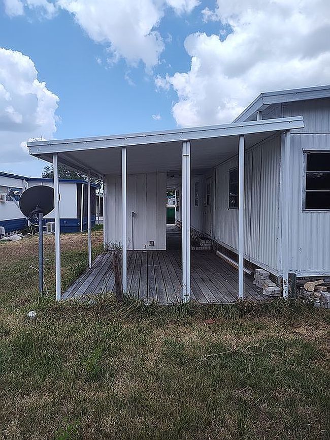Photo of 900 9th Ave E #81, Palmetto, FL