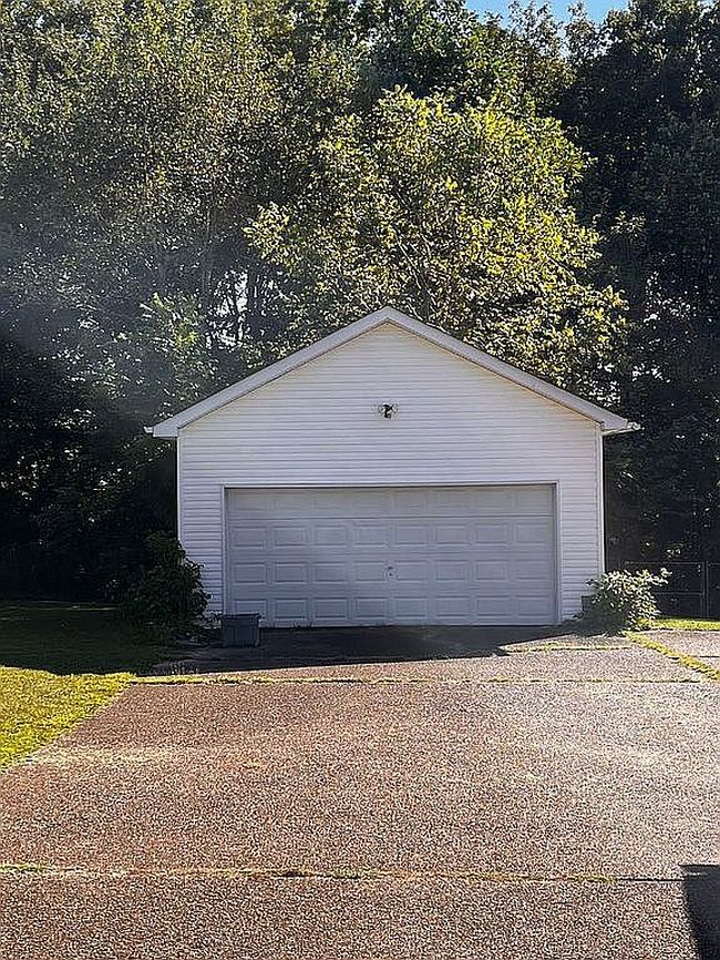 174 Circle Dr, Cottontown, TN