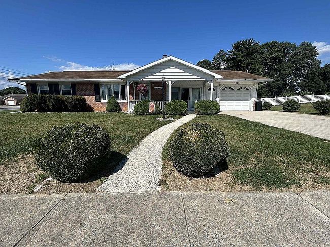 Photo of 109 Oak Ln
