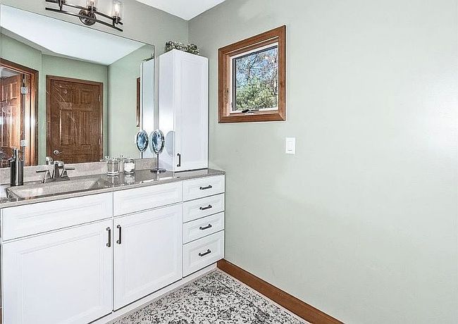 Photo of 8801 Rosewood Hills Dr, Edwardsville, IL