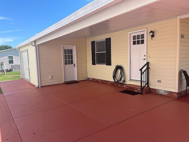 Photo of 1217 Granada Ct, Lady Lake, FL