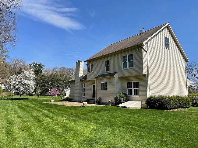 Additional photo 3 of property located at 2460 Chatham Ct