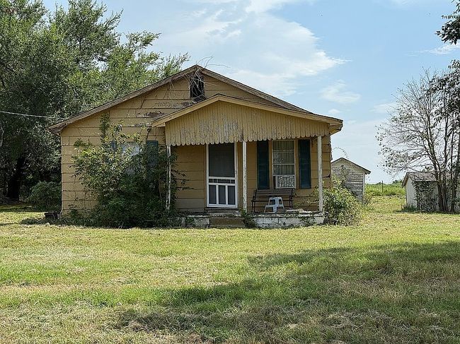 Photo of 26196 E Country Rd #1690, Elmore City, OK