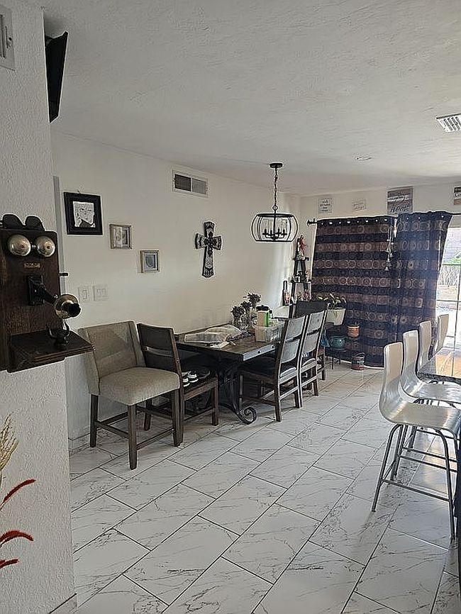 Additional photo 1 of property located at 2900 W Basil Pl