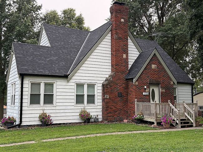 Photo of 7725 Webster Ave