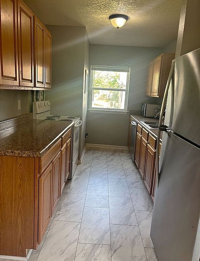 Image of 421 W 6th St