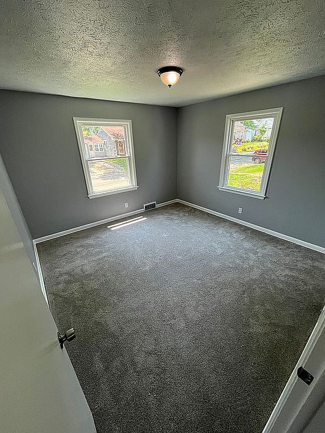 Photo of 2033 Franklin Pl Nw, Canton, OH