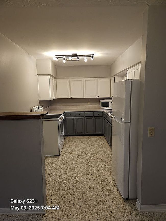 Additional photo 3 of property located at 910 Sw 3rd Ave