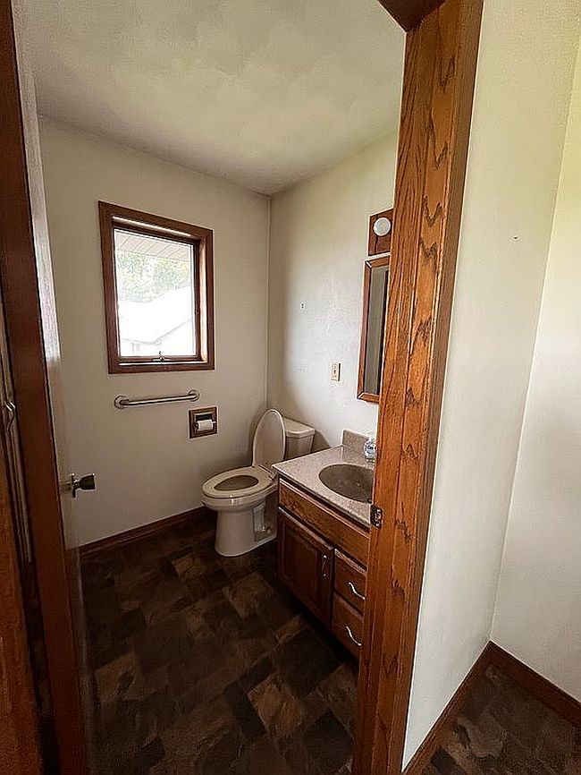 Photo of 5589 22nd Avenue Trl, Vinton, IA
