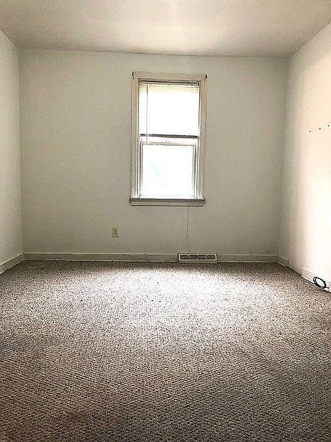 Photo of 323 Duffield Ave, Pittsburgh, PA