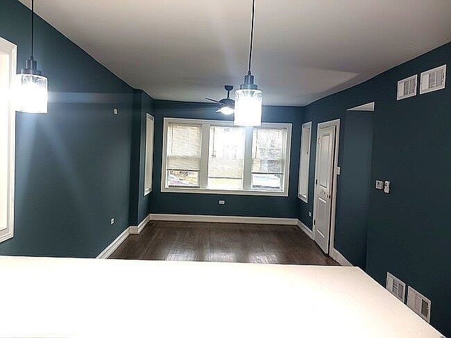 Image of 2929 N Harding Ave