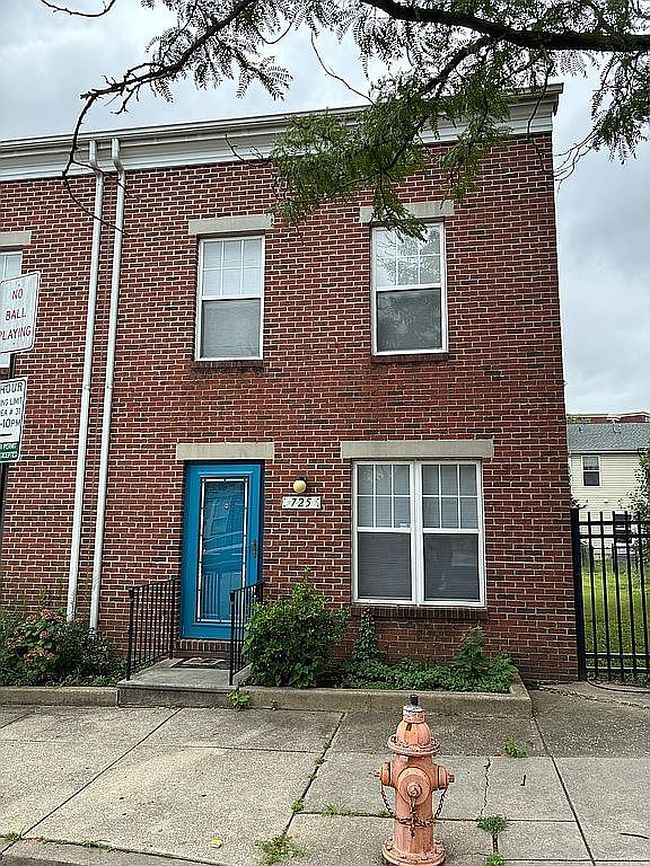 Additional photo 1 of property located at 725 W Cherry Blossom Way #1