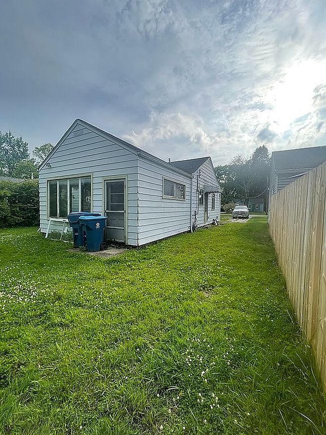 Photo of 5617 Burns Rd, North Olmsted, OH