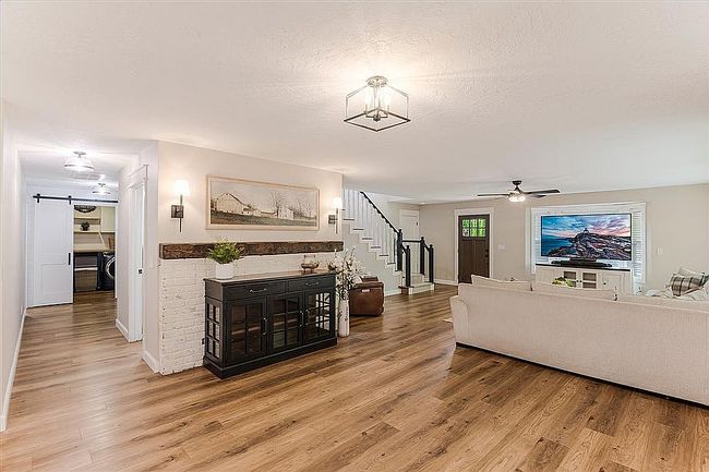 Additional photo 3 of property located at 223 N Balm St