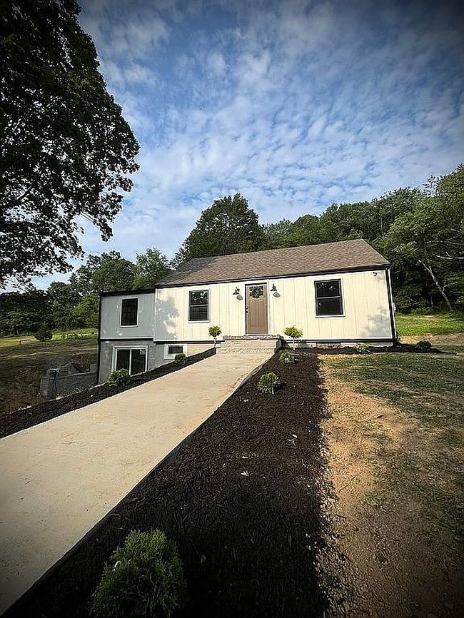 Photo of 168 Pleasant View Dr, Kittanning, PA