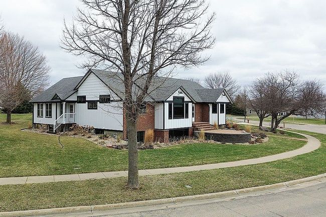 Image of 102 W Veterans Dr