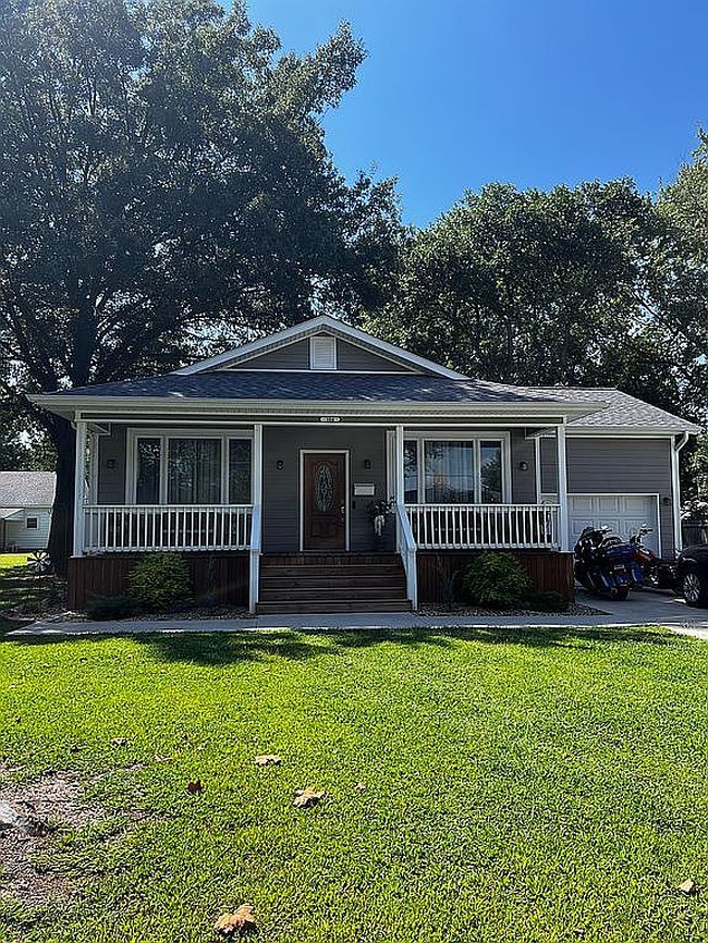 Photo of 104 S Jefferson St, Frontenac, KS