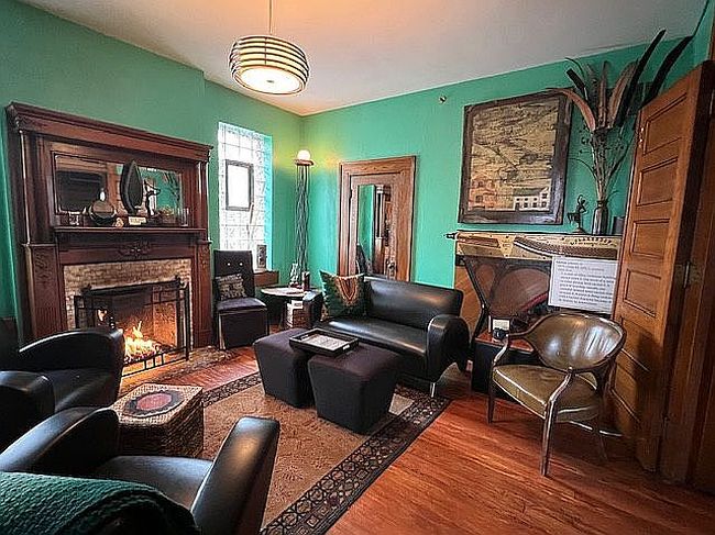 Image of 533 W Washington Blvd