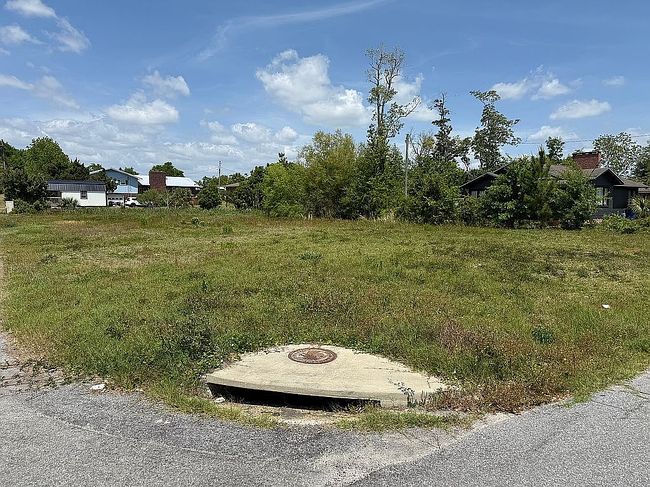 Image of 1020 W 10th St
