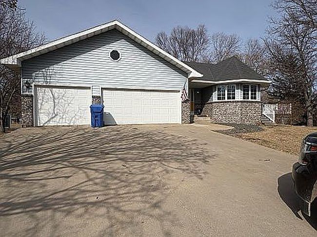 Image of 404 3rd St Se