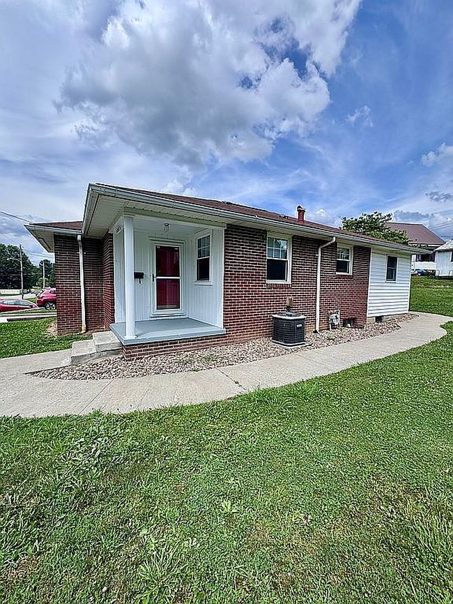 Photo of 144 Seneca Dr, Clarksburg, WV