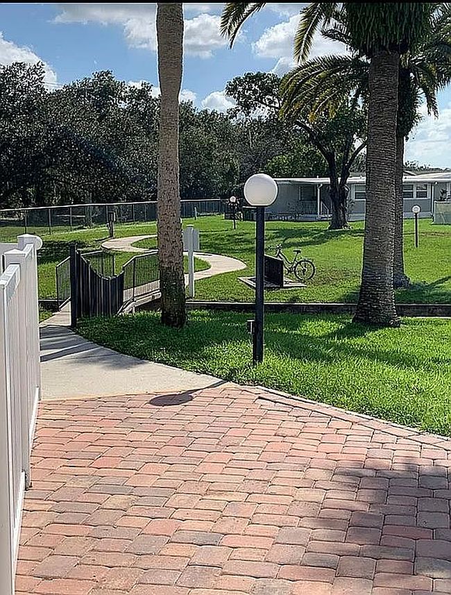 Photo of 3137 Saralake Dr S, Sarasota, FL