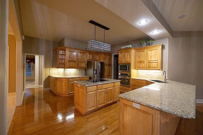 Photo of 2315 Ne Smokey Hill Dr, Lees Summit, MO