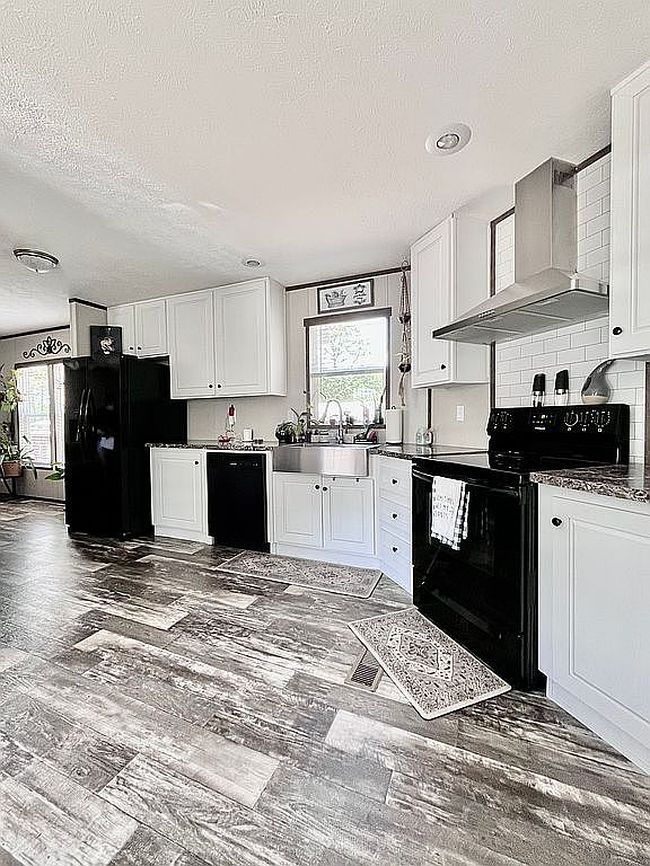 Preview of property located at 224 Spruce Pines Dr