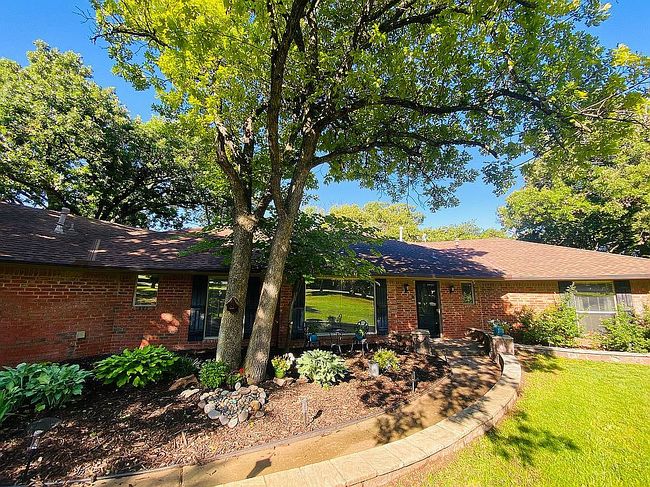 Photo of 2500 Blue Spruce Rd, Edmond, OK