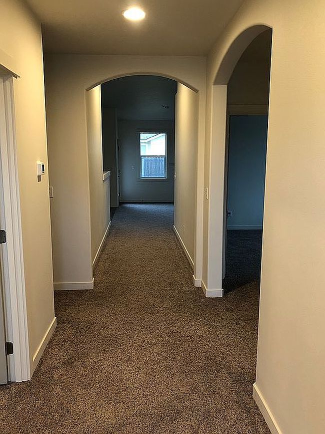 Photo of 2482 Nw Glen Oak Ave, Redmond, OR