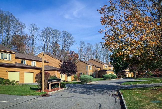 Photo of 231 Tree Top Ln, Yorktown Heights, NY