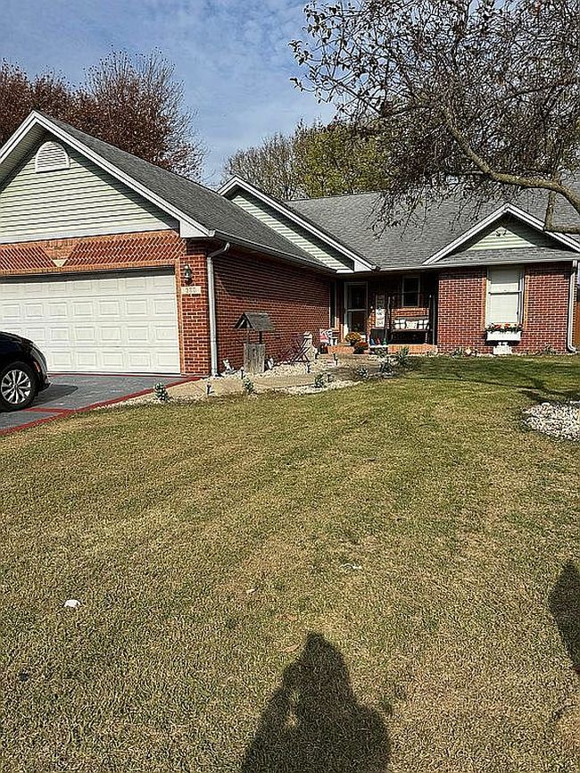 Photo of 980 Cambridge Ln