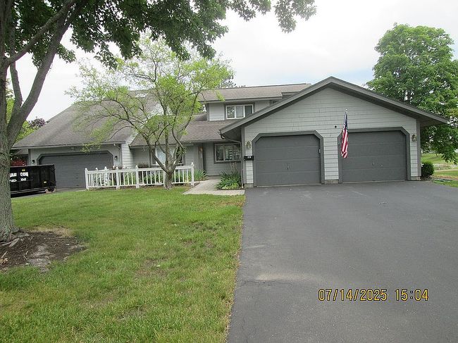 Photo of 119 Summerhaven Dr S, East Syracuse, NY