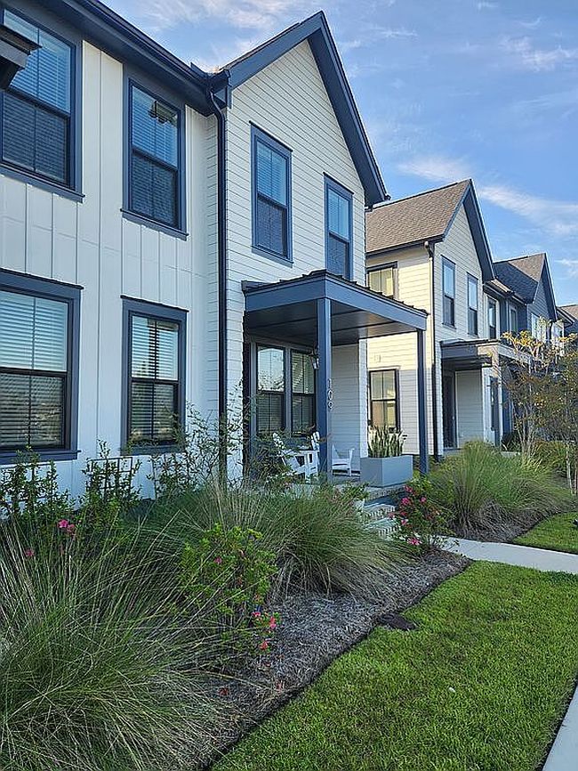 Additional photo 2 of property located at 109 Pocket Bend Cir