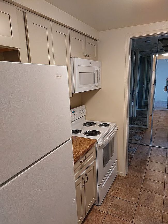 Image of 8200 E Jefferson Ave Apt 1402