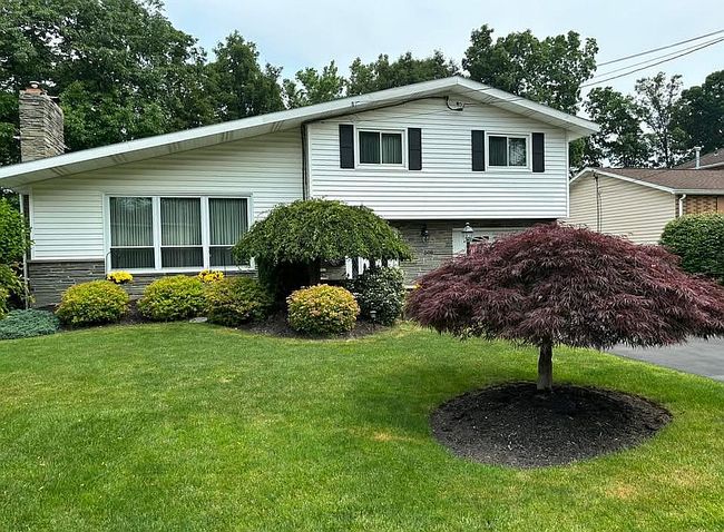 Photo of 308 Charlane Pkwy