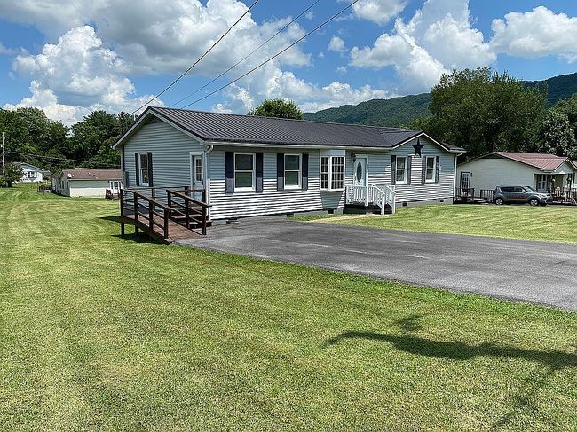 Photo of 268 Painter St, Tazewell, VA