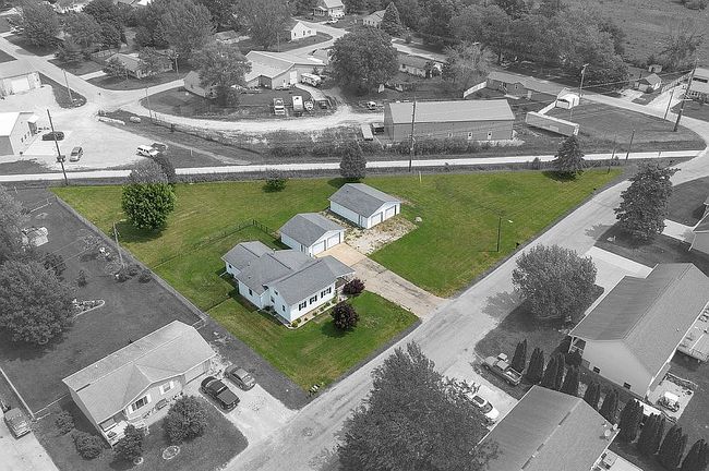 Photo of 402 Moore St, Urbana, IA