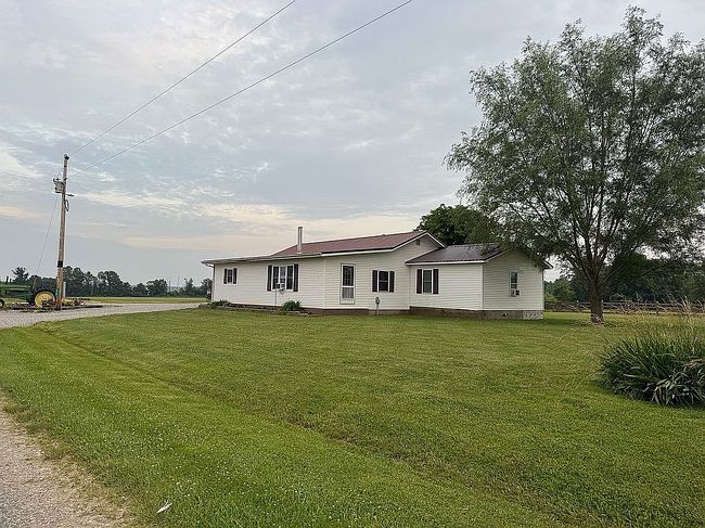 Photo of 338 County Road 1900 N, Xenia, IL