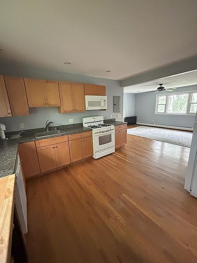 Photo of 4 Morgan Mnr Apt 4, Lenox, MA