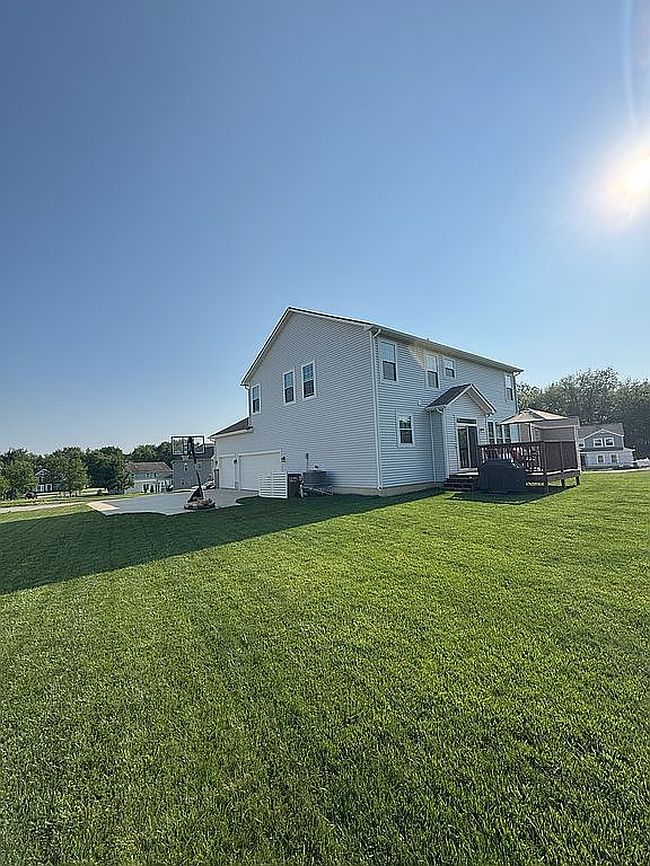 Photo of 7042 Pinnacle Dr, Columbus, IN