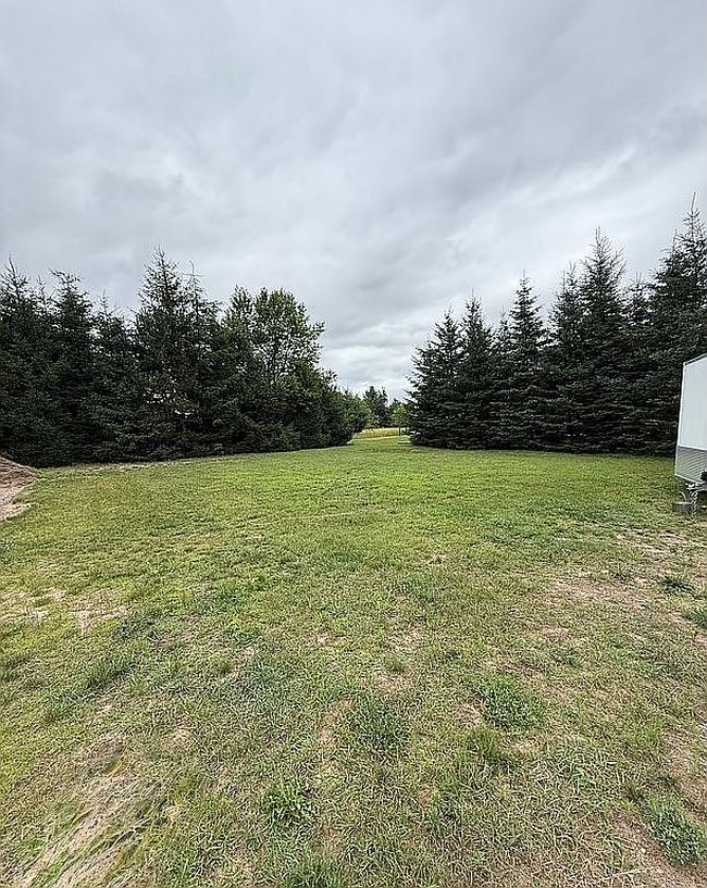 Photo of 15712 Lakeway Dr, Wolverine, MI