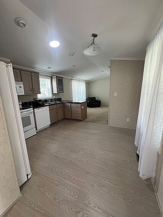 Photo of 51 Linden Ave N, Westbrook, CT