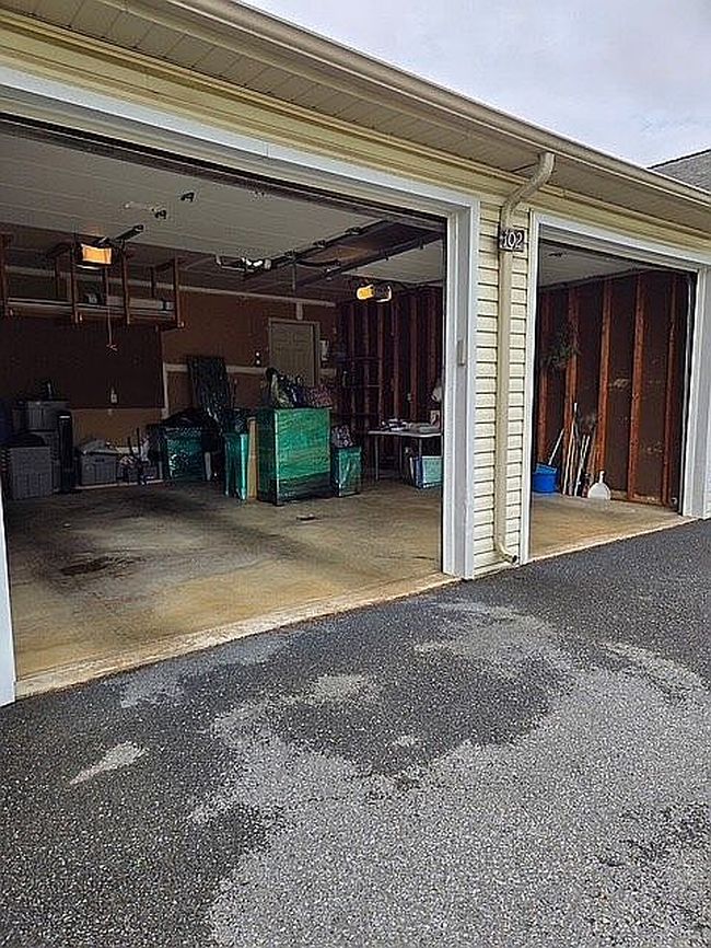 Photo of 102 Strayer Dr, Carlisle, PA