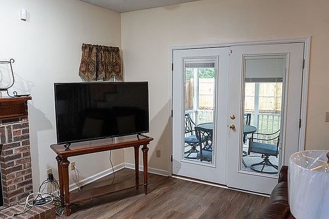 Additional photo 1 of property located at 1941 Oak Tree Ln