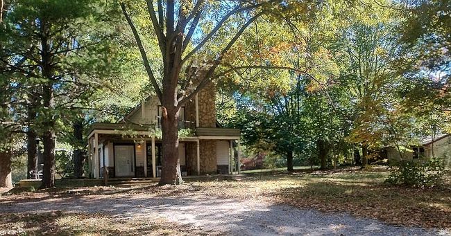 Photo of 146 Wagon Wheel Rd, Carbondale, IL